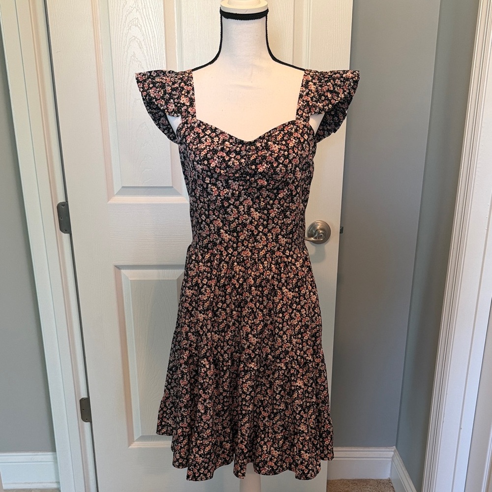 Chic Floral Mini Dress in Black and Pink